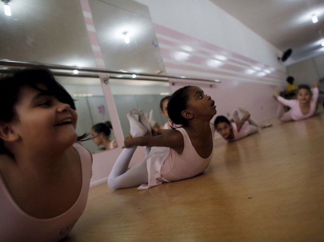 O estúdio de dança faz parte do projeto "Novos sonhos", que ensina balé para crianças na região da Cracolândia