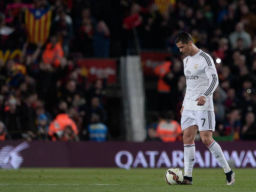 Cristiano Ronaldo durante a partida entre Barcelona e Real Madrid no Camp Nou neste domingo (22), que vale a liderança do campeonato Espanhol