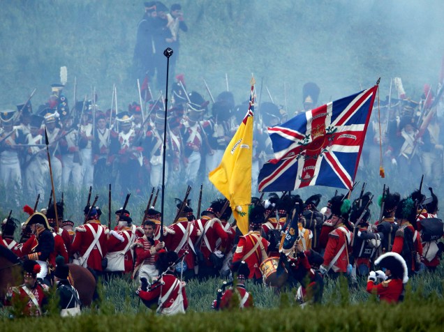 Milhares de figurantes recriaram a histórica batalha de Waterloo na Bélgica