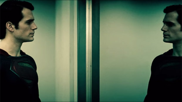 Henry Cavill como Super-Homem em imagem de  Batman vs Superman: A Origem da Justiça, previsto para março de 2016