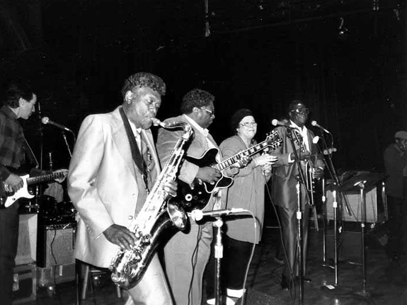 BB King com os músicos Ry Cooder, Big Jay, Etta James e Albert King em 1987