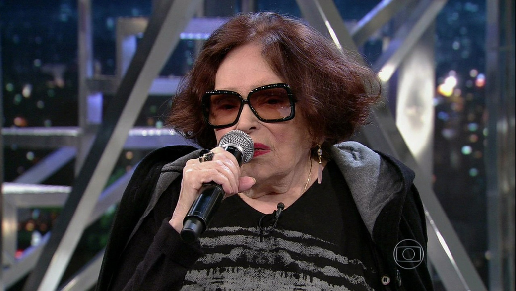A atriz Bibi Ferreira, 93 anos, no programa do Jô Soares, na Globo