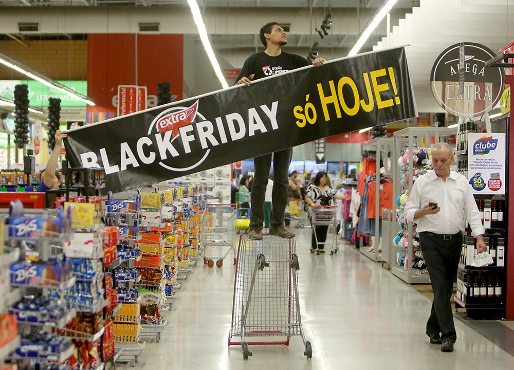 Novembro também foi o mês da Black Friday, data de promoções no comércio
