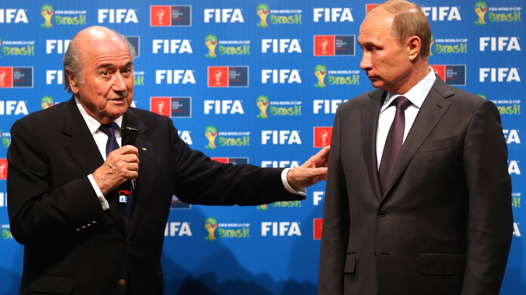Joseph Blatter e Vladimir Putin no dia da final da Copa de 2014, no Maracanã