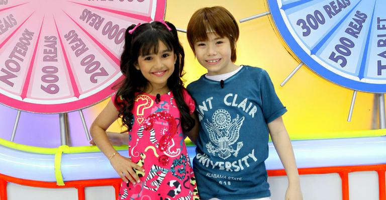 Ana Júlia, de 8 anos, e Matheus Ueta, de 11, apresentadores do 'Bom Dia & Cia', do SBT