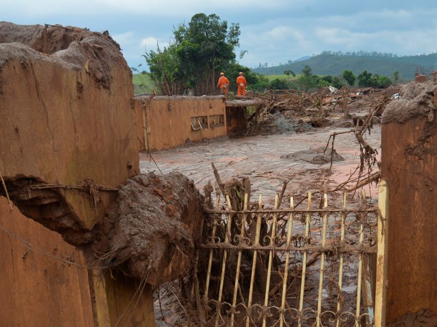 Distrito de Bento Rodrigues, em Mariana (MG), atingido pelo rompimento de duas barragens de rejeitos da mineradora Samarco - 09/11/2015
