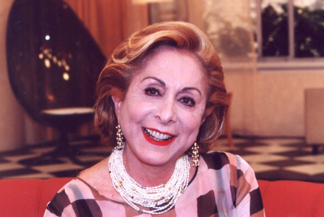 A atriz Aracy Balabanian, durante as gravações do programa Sai de Baixo, onde interpretava a personagem Cassandra, nos anos 90