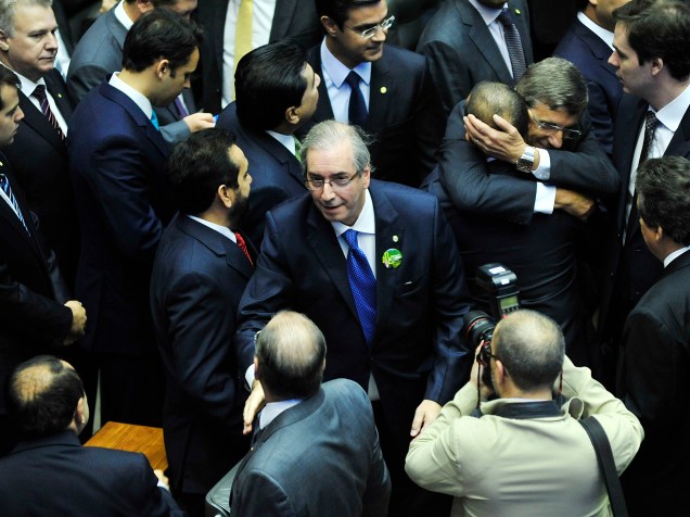 Ao centro, deputado Eduardo Cunha (PMDB-RJ) chega ao plenário para cerimônia de posse para o mandato de 2015 a 2019 - 01/02/2015