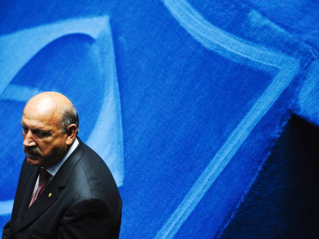 O candidato à presidência do Senado Federal senador Luiz Henrique (PMDB-SC) - 01/02/2015