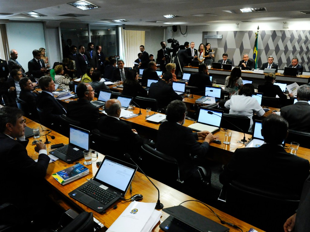 Comissão do Impeachment faz reunião para votação do relatório do senador Antonio Anastasia (PMDB-MG)