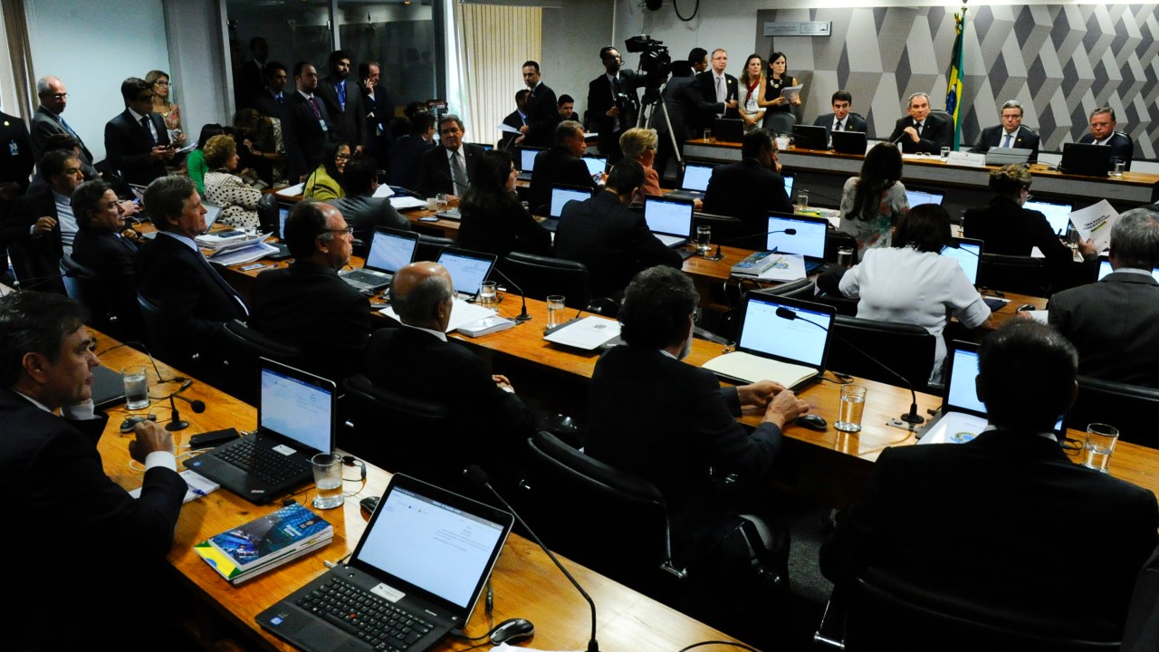 Comissão do Impeachment faz reunião para votação do relatório do senador Antonio Anastasia (PMDB-MG)