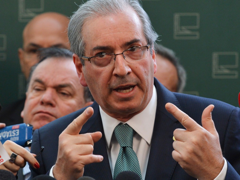 O presidente da Câmara dos Deputados, Eduardo Cunha, anuncia rompimento com o governo