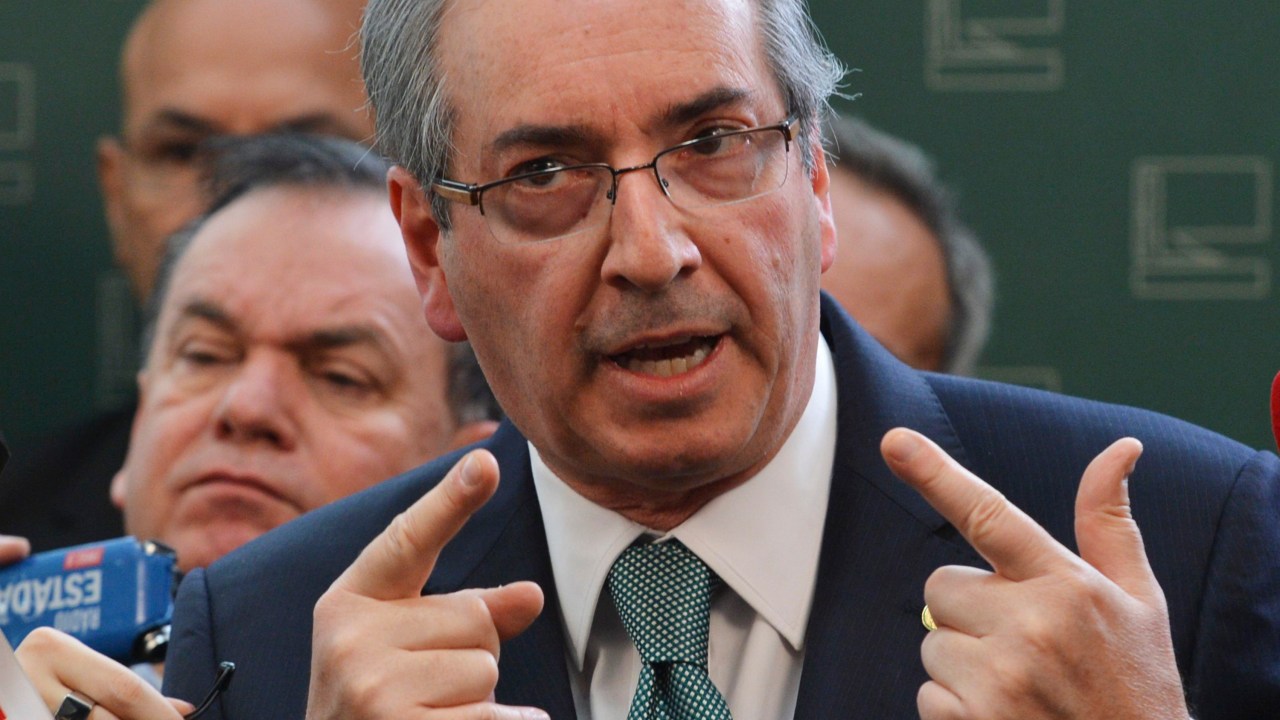 O presidente da Câmara dos Deputados, Eduardo Cunha, anuncia rompimento com o governo