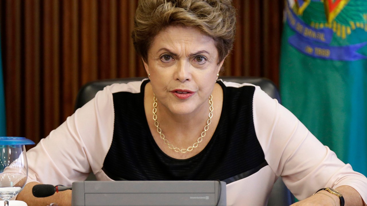 Presidente Dilma Rousseff durante reunião com juristas contrários ao impeachment no Palácio do Planalto, em Brasília (DF) - 07/12/2015