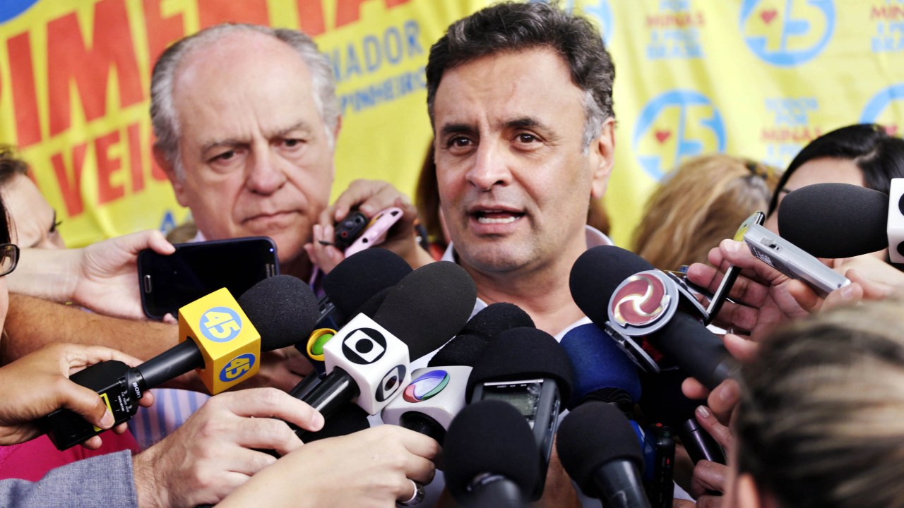 Acompanhado do candidato a governador Pimenta da Veiga, Aécio Neves faz comício de campanha em Belo Horizonte, MG - 19/09/2014