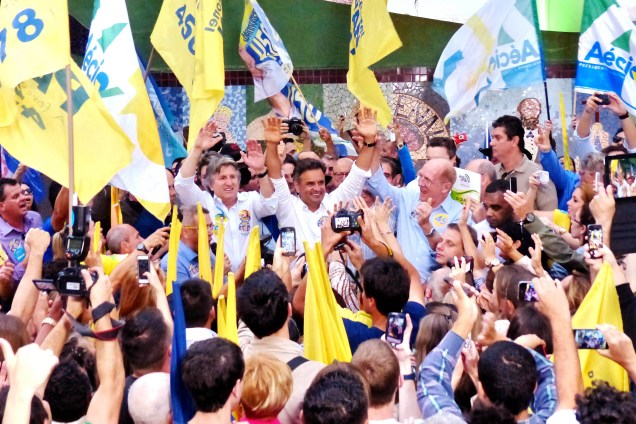 Candidato Aécio Neves faz campanha em Blumenau, Rio Grande do Sul - 25/09/2014