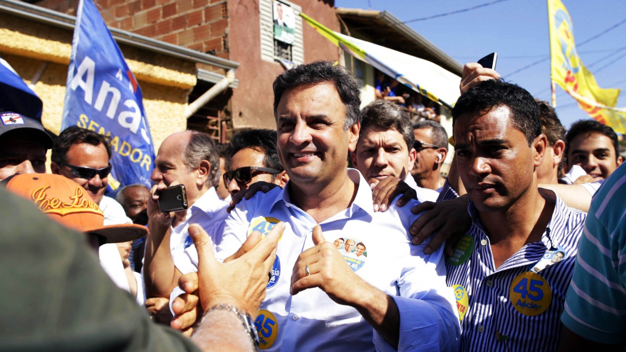 Aécio Neves, candidato à Presidência pelo PSDB, faz campanha em Belo Horizonte, MG - 03/10/2014