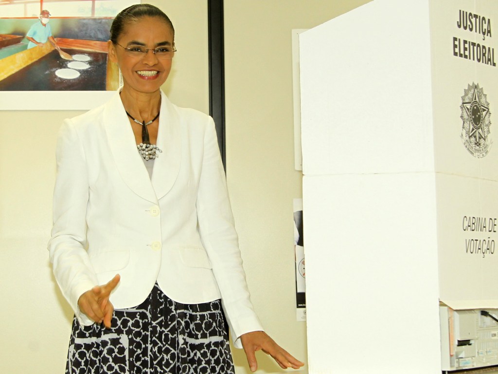 A ex-candidata à Presidência da República, Marina Silva, vota no prédio do INCRA, em Rio Branco, Acre