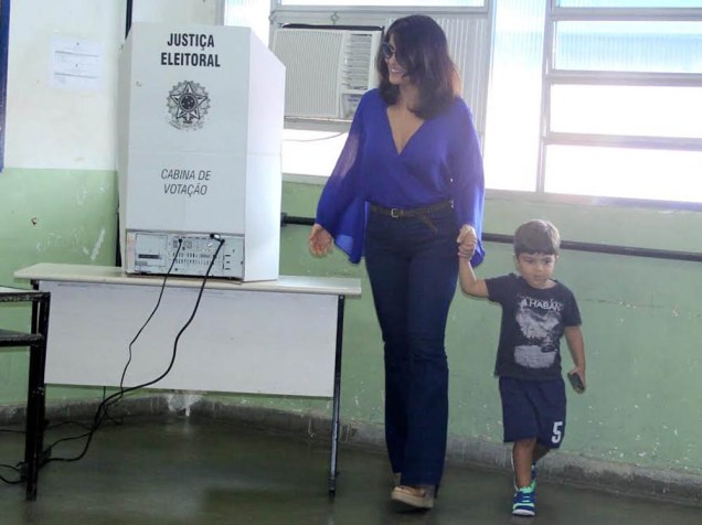 A atriz Juliana Paes vai cotar com filho na Barra da Tijuca, no Rio