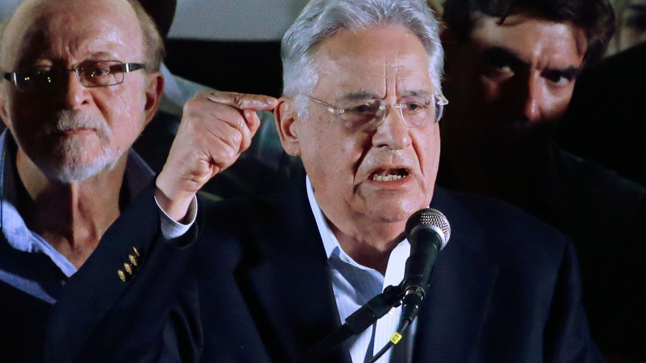 O ex-presidente Fernando Henrique Cardoso discursa durante encontro com lideranças do PSDB em São Paulo - 14/11/2014