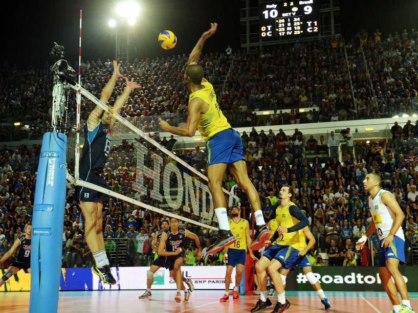 Brasil e Itália se enfrentam em partida disputada a céu aberto no Foro Itálico, em Roma - 19/06/2015