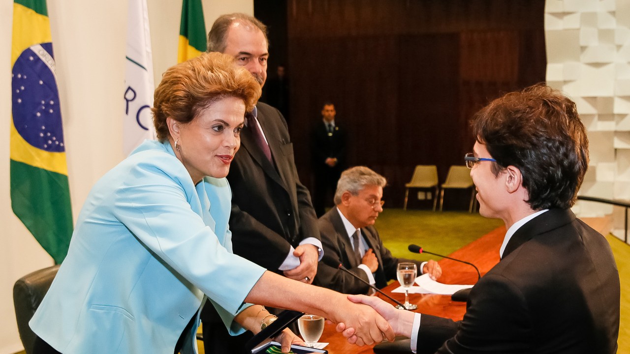 Presidente Dilma Rousseff durante cerimônia de formatura da turma Paulo Kol 2013-2015, do curso de formação do Instituto Rio Branco e de imposição de Insígnias da Ordem do Rio Branco - 12/08/2015