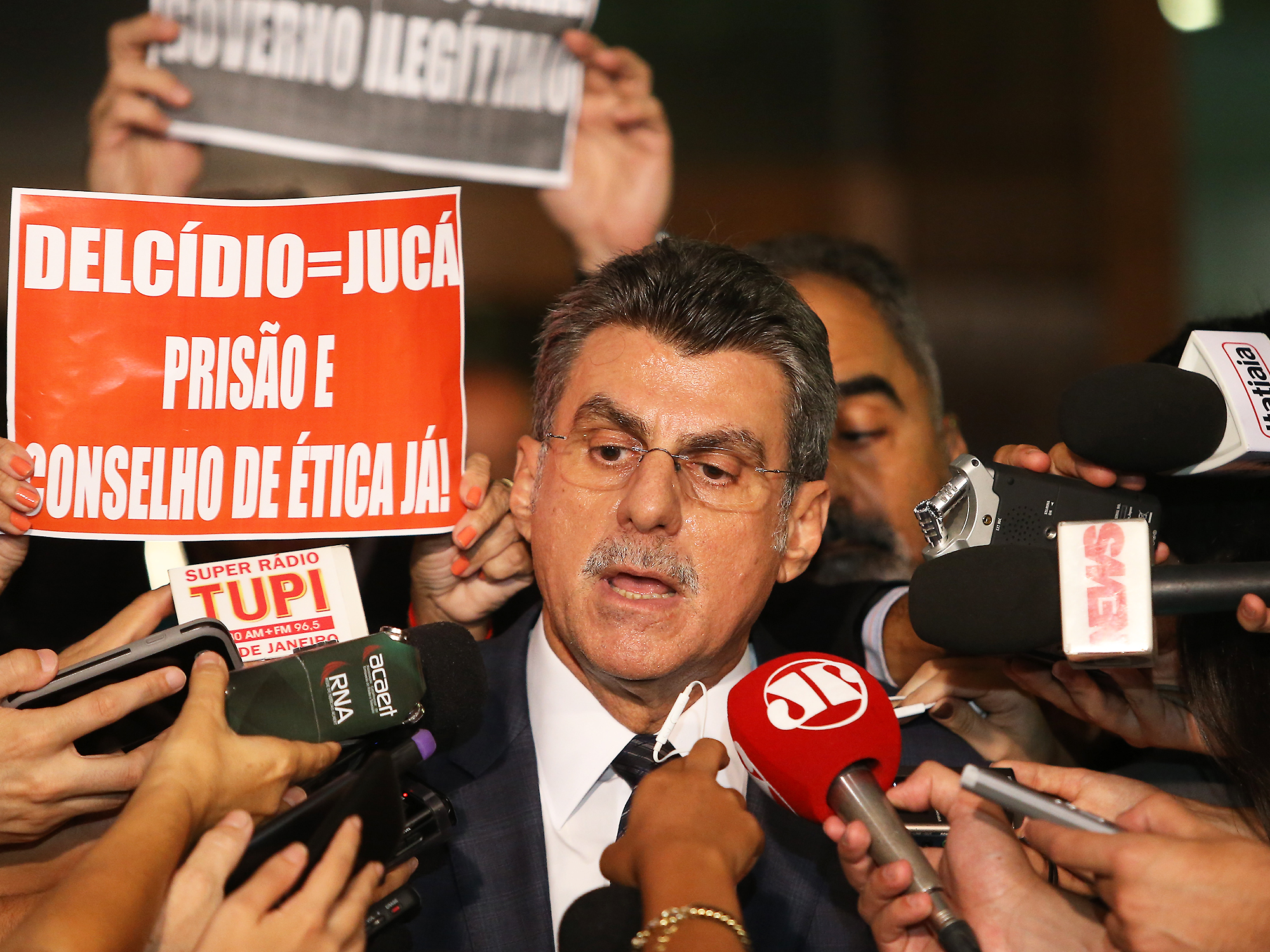 Entrevista coletiva com o ministro do Planejamento, Romero Jucá, que anunciou que vai se licenciar do cargo, para se defender da acusação de obstrução da Operação Lava-Jato - 23/05/2016