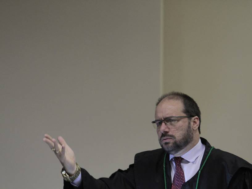 O defensor público Paulo Sales, no julgamento do trio que ficou conhecido como �Os canibais de Garanhuns, no Fórum de Olinda, em Recife