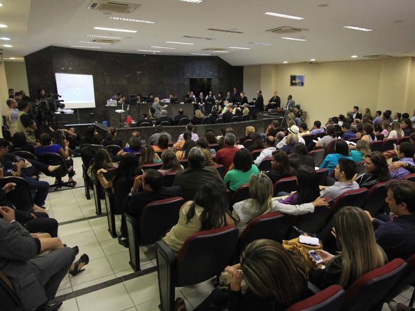 Julgamento na manhã desta quinta-feira (13), no Fórum de Olinda, em Pernambuco, do trio acusado de canibalismo. Jorge Beltrão Negromonte da Silveira, Isabel Cristina Torreão Pires e Bruna Cristina Oliveira da Silva, são acusados de matar, esquartejar e comer a carne de três mulheres entre os anos de 2008 e 2012
