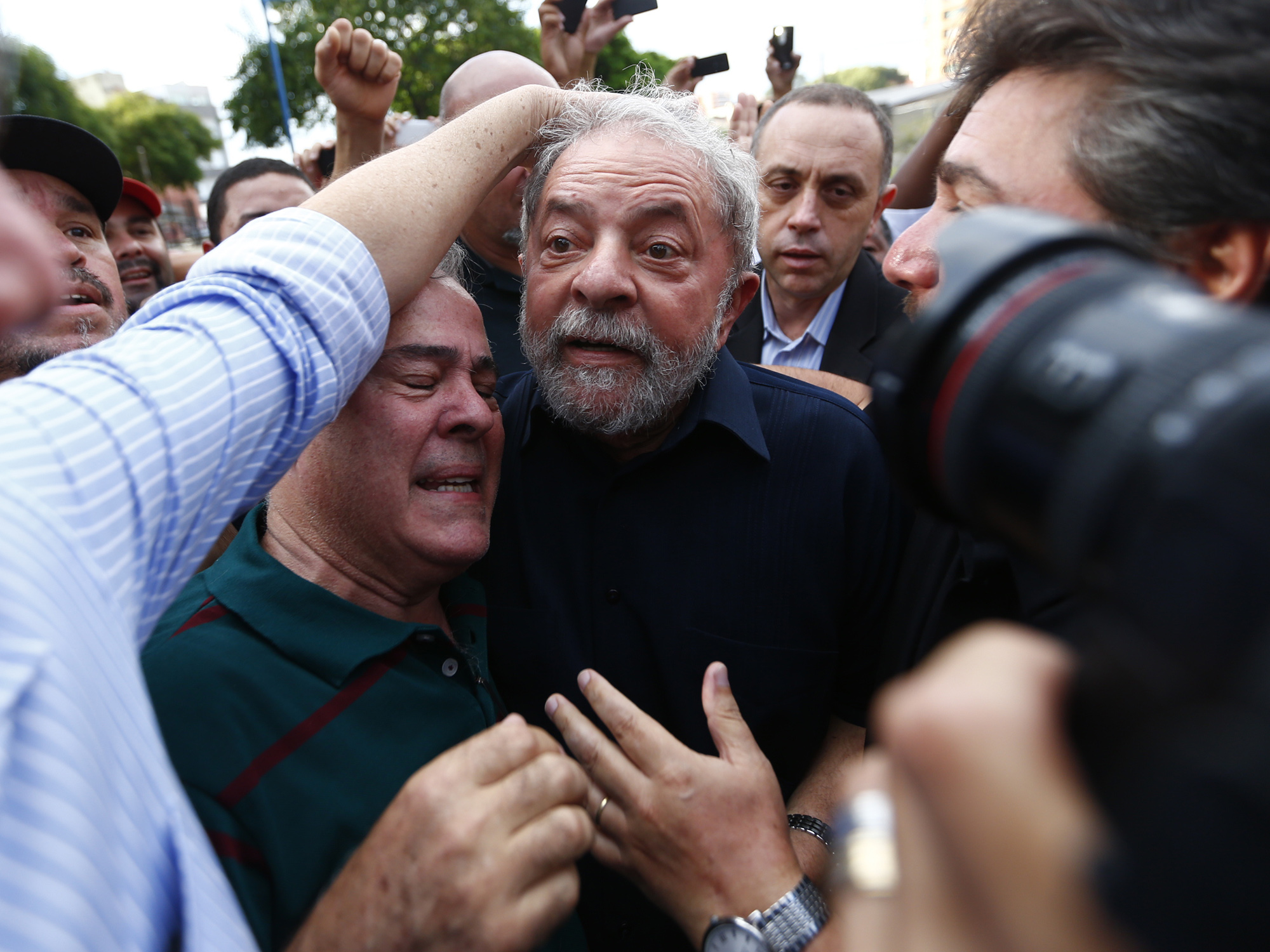Lula é ovacionado por militantes ao voltar para São Bernardo | VEJA