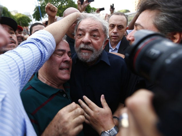 O ex-presidente Lula, chega em seu apartamento, em São Bernardo do Campo