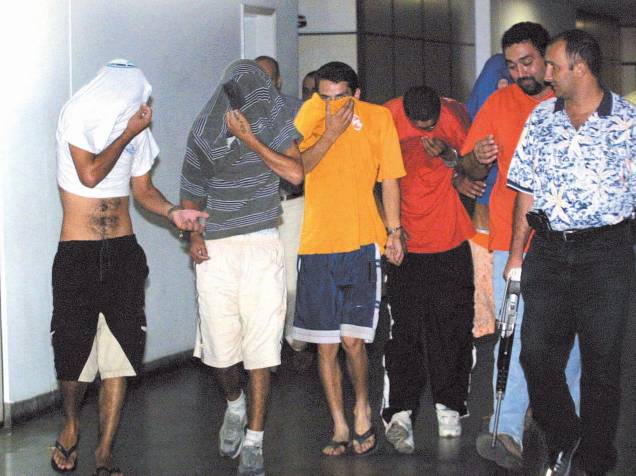 Suspeitos do sequestro e morte do prefeito de Santo André, Celso Daniel, sendo conduzidos para depoimento no Deic Suspeitos do sequestro e morte do prefeito de Santo André, Celso Daniel, sendo conduzidos para depoimento no Deic