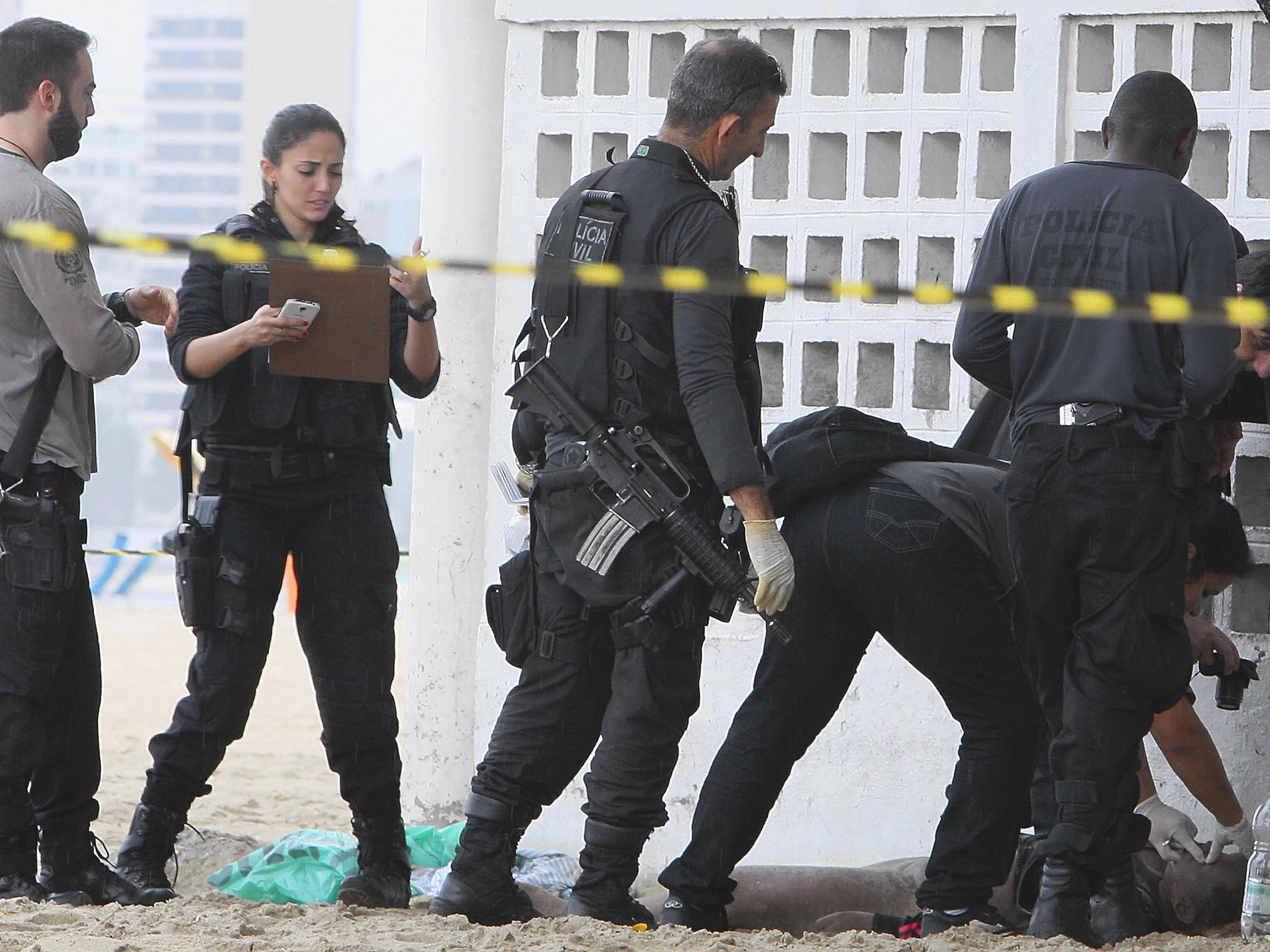 Corpo de uma mulher é encontrado na praia de Copacabana no Rio