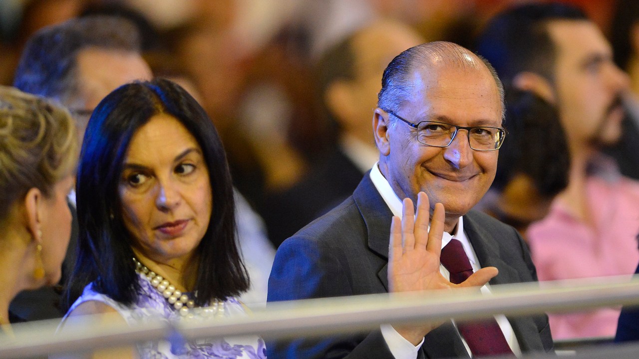 O governador de São Paulo, Geraldo Alckmin, comparece à Basília Nacional de Aparecida