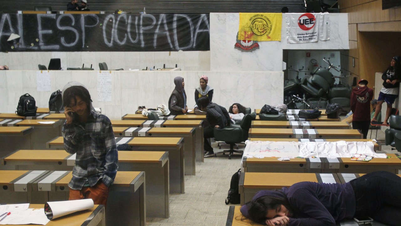 Estudantes ocupam a Assembleia Legislativa de São Paulo