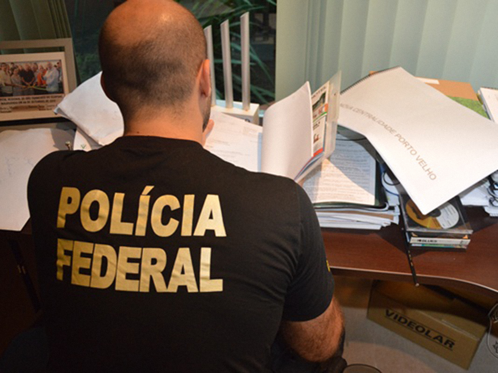 Operação Porto Victoria da Polícia Federal prendeu onze pessoas integrantes de uma quadrilha transnacional especializada em evasão de divisas e lavagem de dinheiro