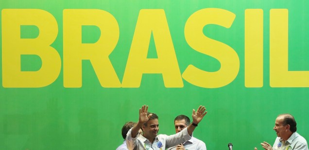 O candidato à Presidência da República, Aécio Neves (PSDB), durante coletiva de imprensa em São Paulo