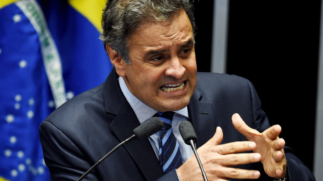 O senador Aécio Neves (PSDB-MG), discursa durante sessão no plenário do Senado Federal, em Brasília (DF), para votação do prosseguimento do processo de impeachment da presidente da República, Dilma Rousseff - 11/05/2016