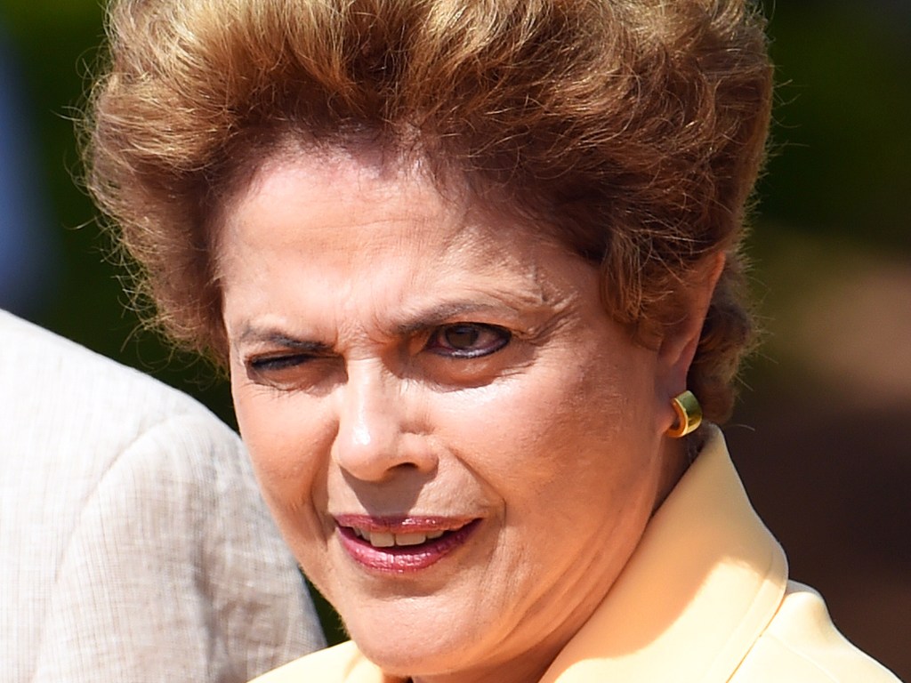 Presidente Dilma Rousseff, chega a Base Aérea em Brasília (DF), para participar de cerimônia de apresentação da aeronave Embraer KC-390 - 05/04/16