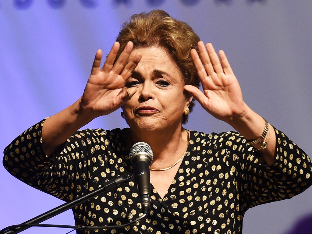 Presidente Dilma Rousseff durante cerimônia no Palácio do Planalto, em Brasília (DF) - 04/05/2016
