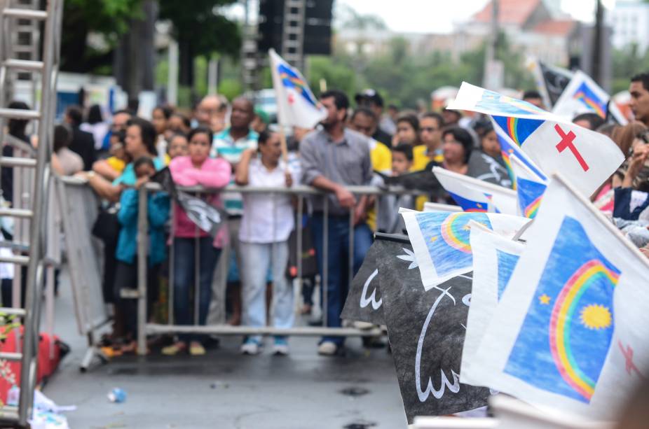 Movimentação de admiradores e imprensa no velório de Eduardo Campos e seus assessores, em frente ao Palácio do Campo das Princesas, no Recife