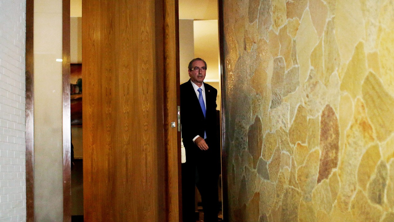 Eduardo Cunha (PMDB-RJ) concede entrevista coletiva em sua residência oficial, em Brasília (DF)