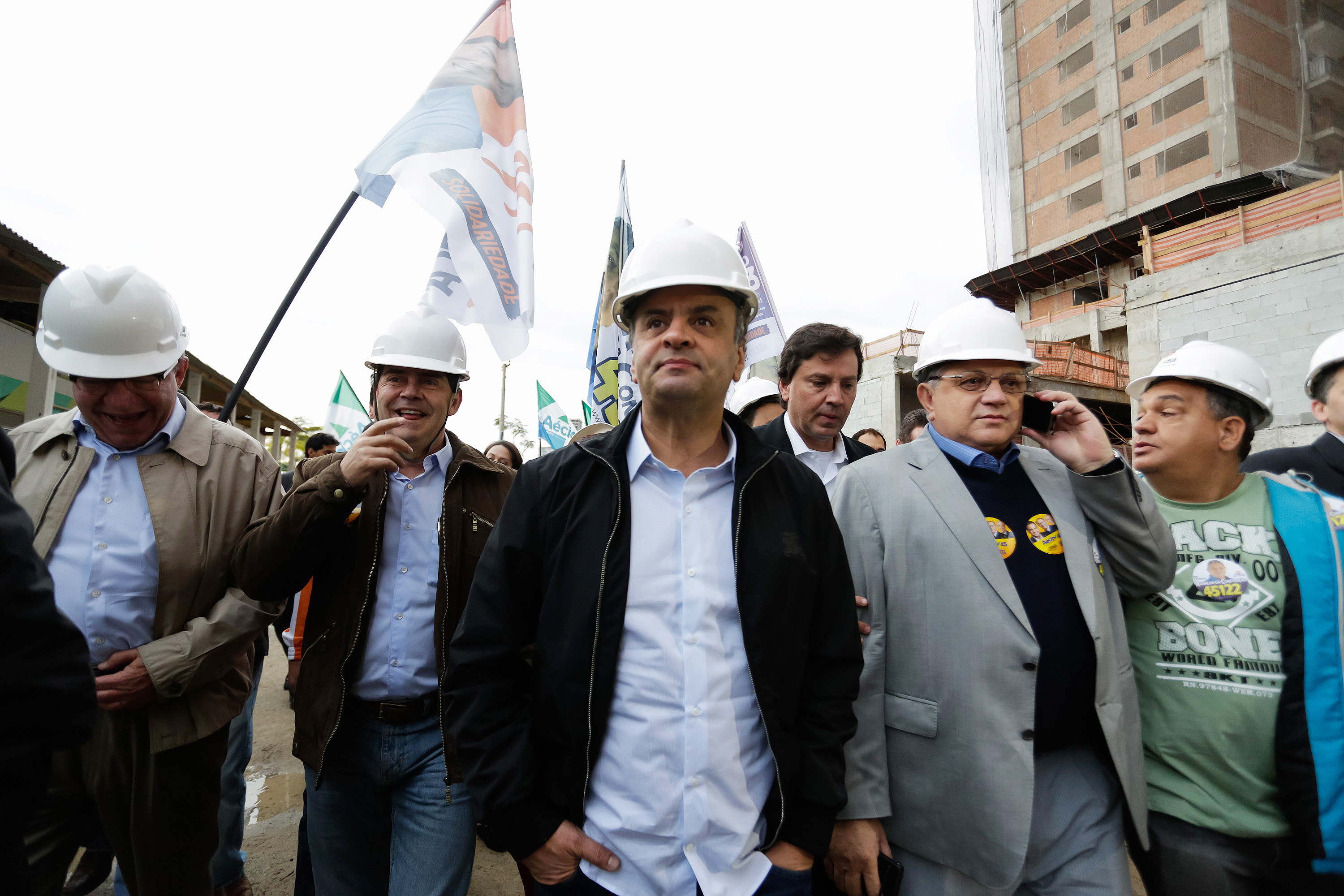 O candidato à Presidência da República pelo PSDB Aécio Neves, participa de encontro com operários da construção civil, nesta quinta-feira (28/08), em São Paulo