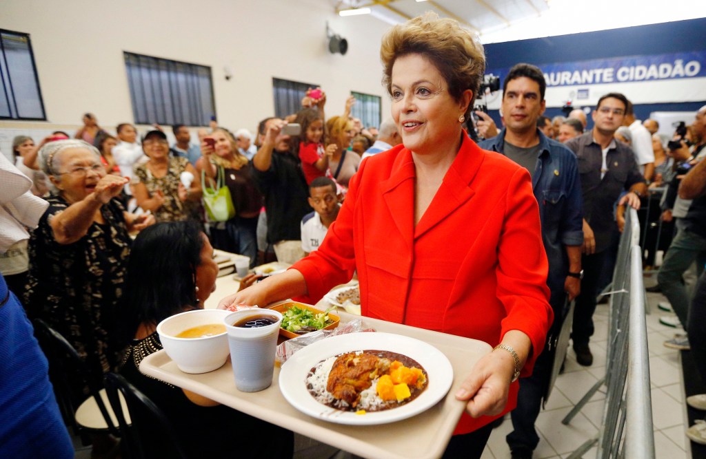 Dilma Rousseff almoça em restaurante popular no Rio de Janeiro