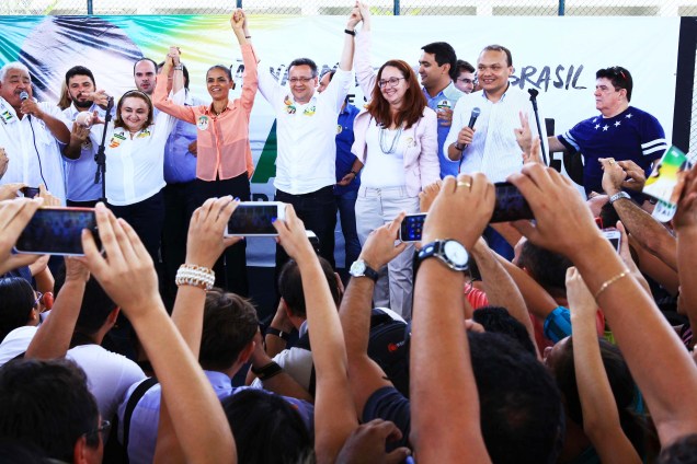 A candidata à Presidência da República pelo PSB, Marina Silva acompanhada de seu vice, Beto Albuquerque durante campanha na cidade de Sobral (CE) - 13/09/2014
