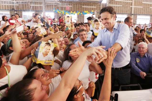 O candidato à Presidência da República, Aécio Neves, visitou, a fábrica Guararapes, em Natal (RN)