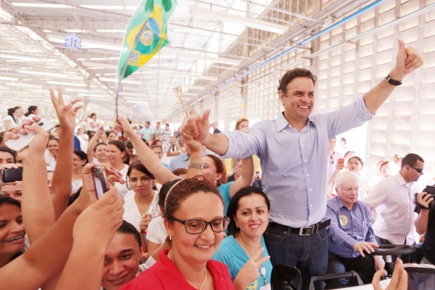 O candidato à Presidência da República, Aécio Neves, visitou, a fábrica Guararapes, em Natal (RN)