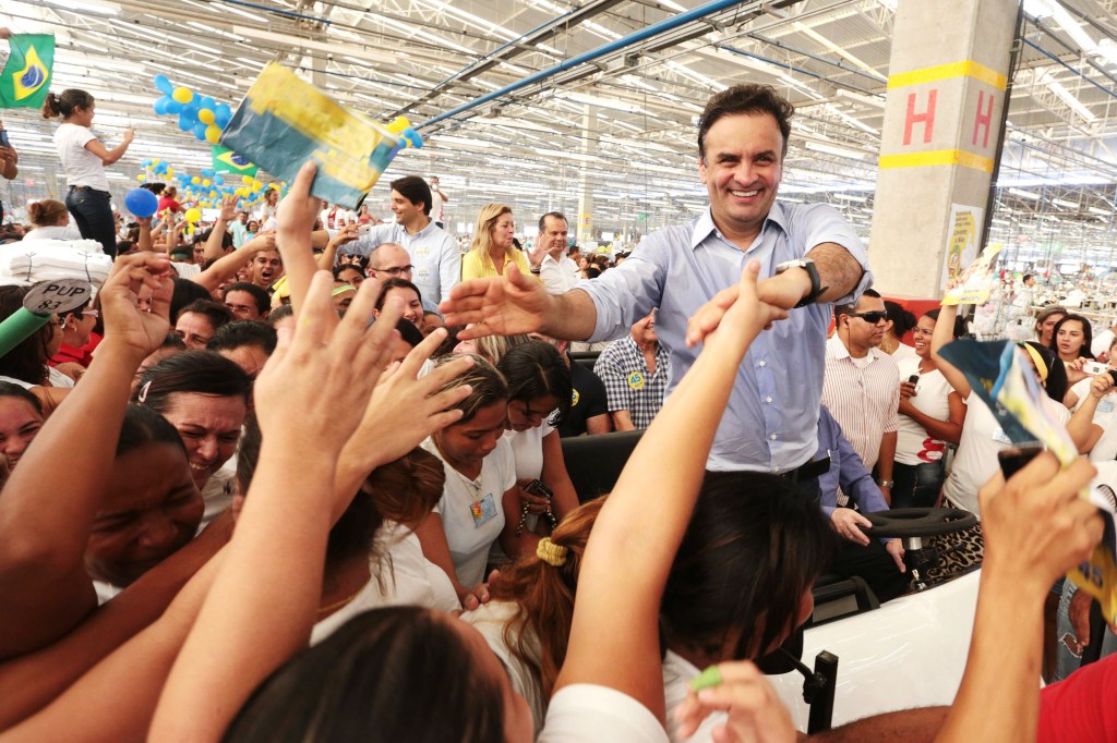 Aécio Neves visita fábrica Guararapes, em Natal (RN)