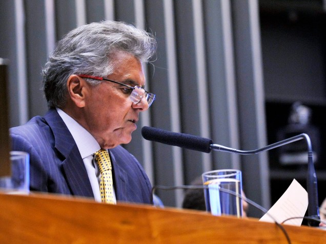 O primeiro-secretário da Câmara dos Deputados, Beto Mansur (PRB-SP), lê em Plenário o parecer da comissão especial que analisou o pedido de impeachment da presidente Dilma Rousseff - 12/04/2016