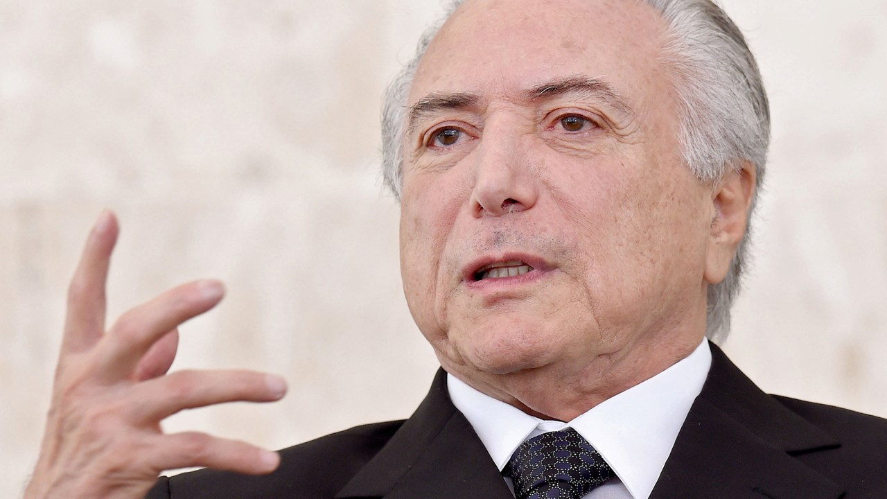 O presidente da República em exercício, Michel Temer, deve empossar os novos titulares em solenidade na manhã desta quarta-feira no Palácio do Planalto, em Brasília